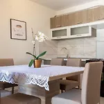 Apartman Mira