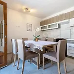 Mira Apartman *