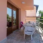 Mira * Neum
