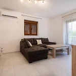 Mira Apartman