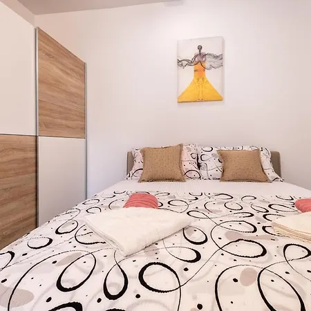 Apartman Mira *