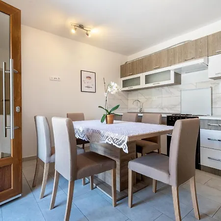 Mira Apartment *