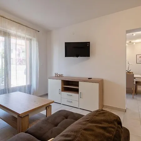 Apartment Mira