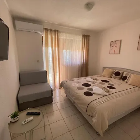 Mira Apartment *